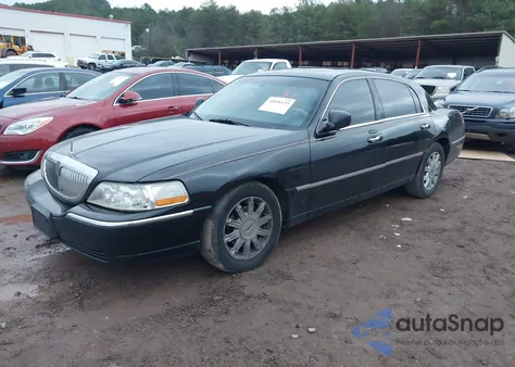 2007 Lincoln Town Car Signature Limited z USA, uszkodzony, nr VIN 1LNHM82W87Y612560